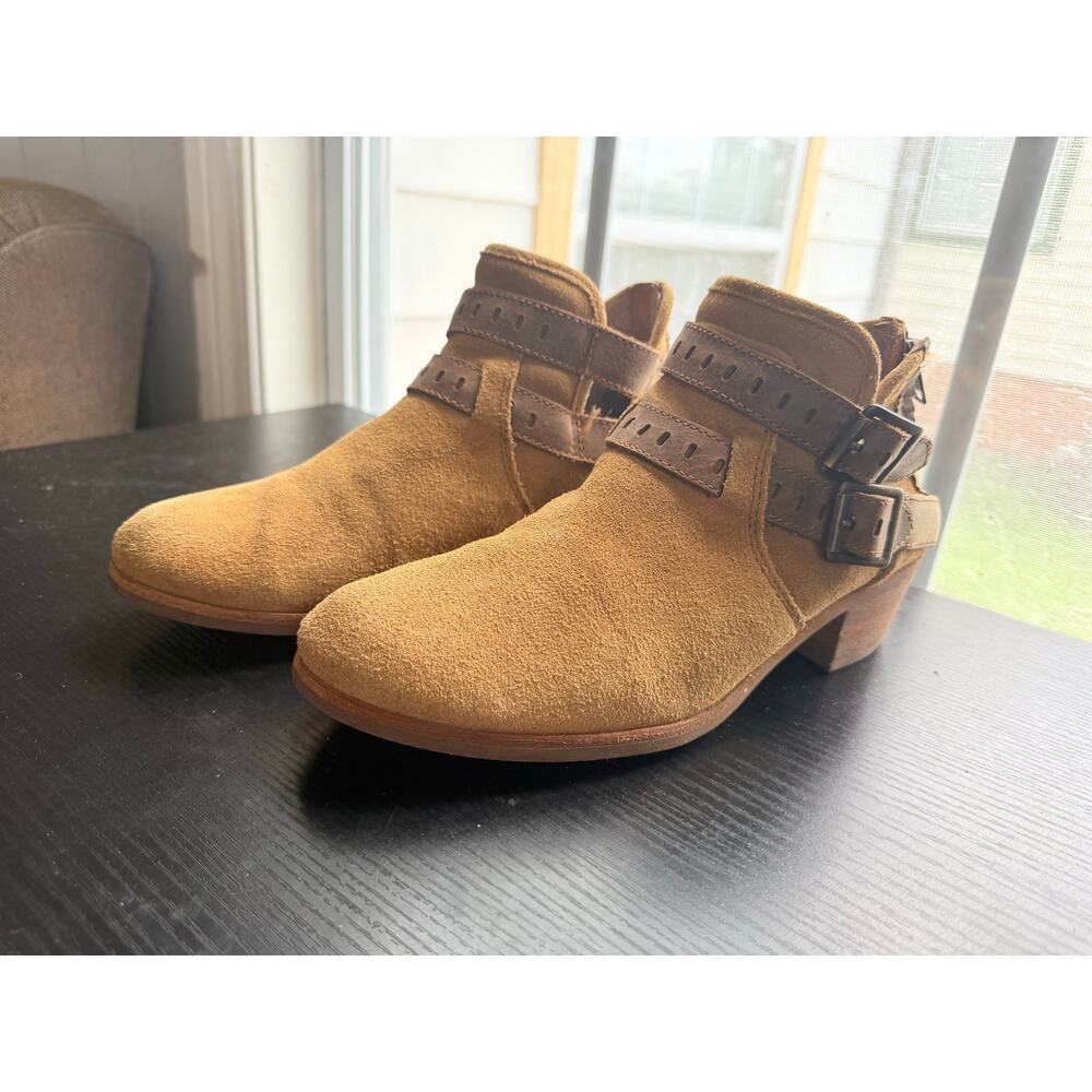 UGG Australia Suede Buckle Ankle Boots Tan Brown Shearling Lined Women’s Size 8